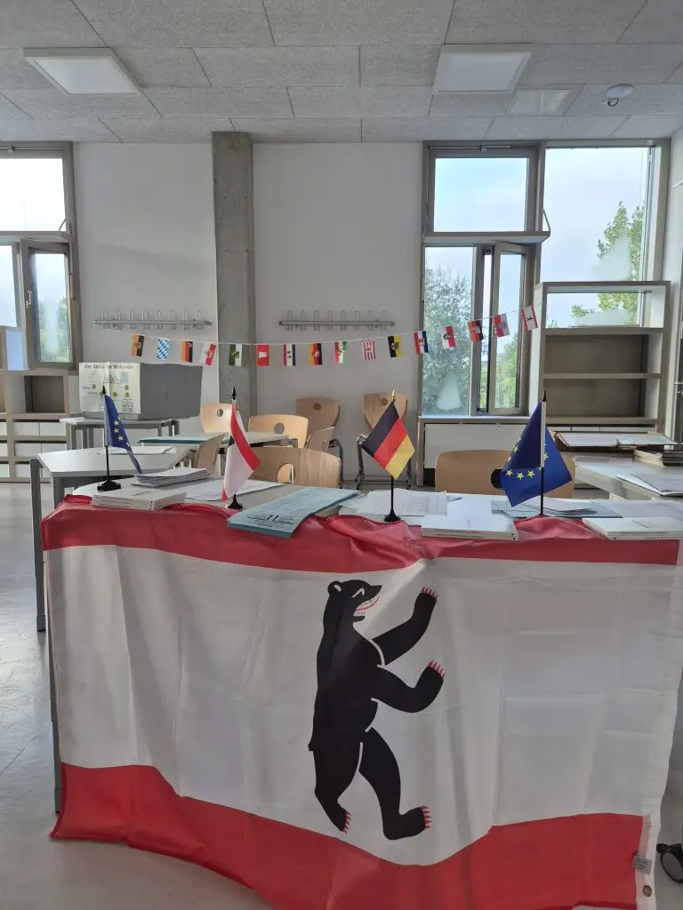Impression aus dem Wahllokal bei der Juniorwahl am 12. Gymnasium Lichtenberg
